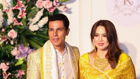 मणिपुर में अपनी शादी के जश्न में रणदीप हुडा और लिन लैशराम।